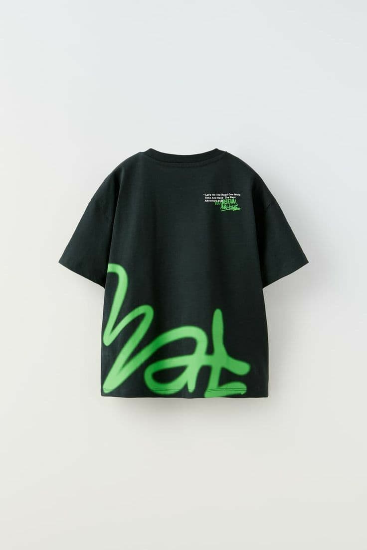 Editorial street-style tee shot